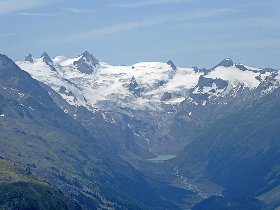 Close-up of the peaks at the head of Val Roseg